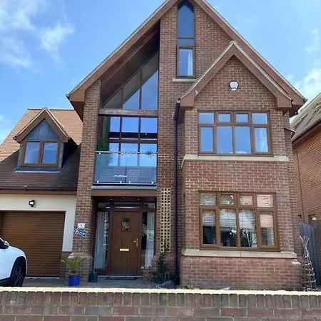 Stylish Contemporary Seaside Holiday Home With 5 Bedrooms, Sea View, Parking And Ev Point Herne Bay Exterior foto