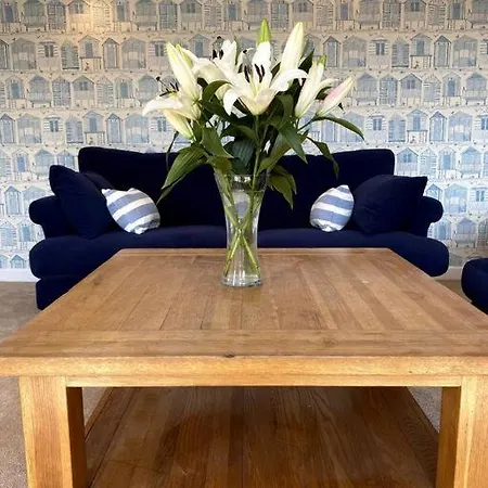 Stylish Contemporary Seaside Holiday Home With 5 Bedrooms, Sea View, Parking And Ev Point Herne Bay Exterior foto