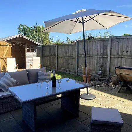 Stylish Contemporary Seaside Holiday Home With 5 Bedrooms, Sea View, Parking And Ev Point Herne Bay Exterior foto