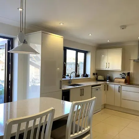 Stylish Contemporary Seaside Holiday Home With 5 Bedrooms, Sea View, Parking And Ev Point Herne Bay Exterior foto