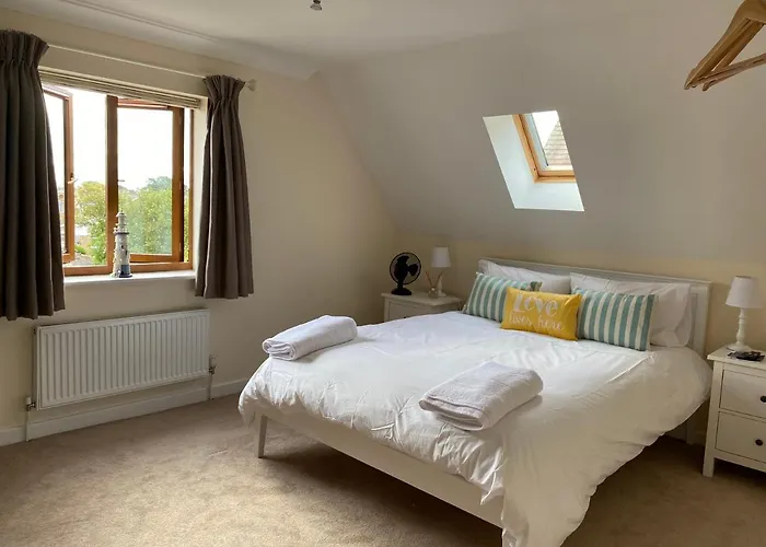 Stylish Contemporary Seaside Holiday Home With 5 Bedrooms, Sea View, Parking And Ev Point