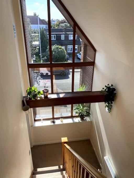 Stylish Contemporary Seaside With 5 Bedrooms, Sea View, Parking And Ev Point Holiday home
