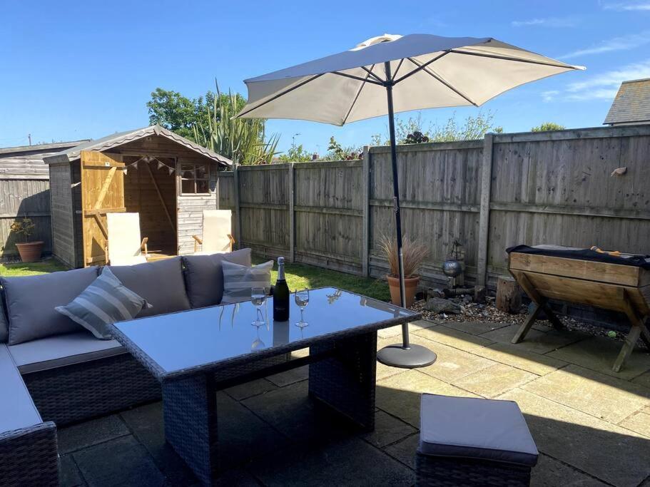 Stylish Contemporary Seaside With 5 Bedrooms, Sea View, Parking And Ev Point Herne Bay