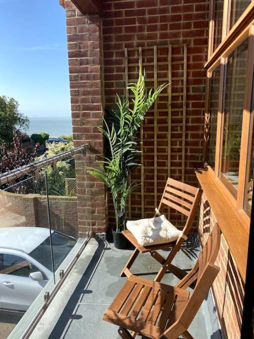 Stylish Contemporary Seaside With 5 Bedrooms, Sea View, Parking And Ev Point Holiday home