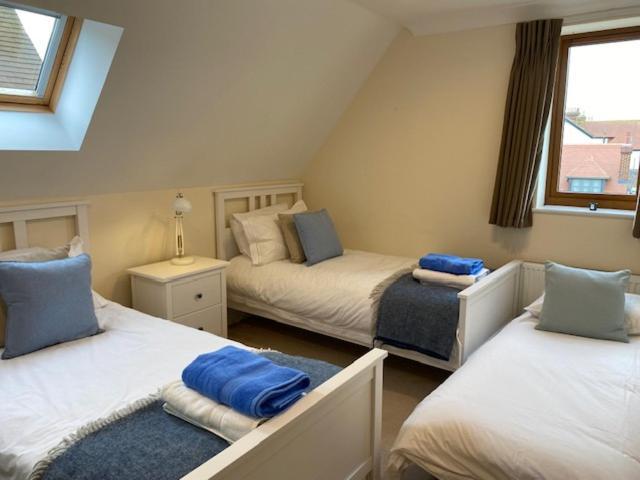 Stylish Contemporary Seaside With 5 Bedrooms, Sea View, Parking And Ev Point Holiday home *
